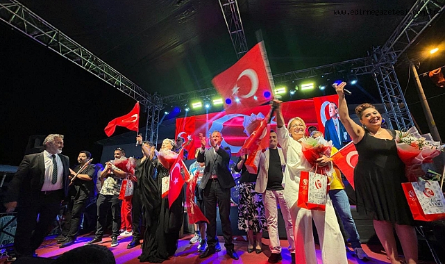 90’ların Yıldızları Lalapaşa’da Sahne Aldı