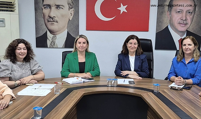 Aksal, AK Parti Kadın Kolları Toplantısına Katıldı