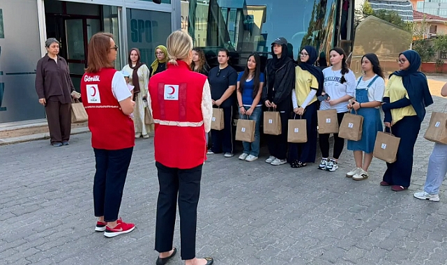 Edirne'de gönüllü gençler Kızılay Kampı'na uğurlandı.