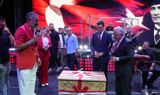 Hakan Altun'a Pirinçli Çeyiz Sandığı