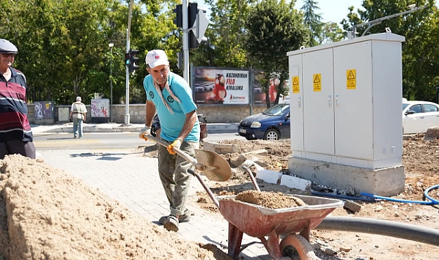 Kıyık Caddesi ve Atatürk Bulvarı'nda Düzenleme Çalışmaları Sürüyor
