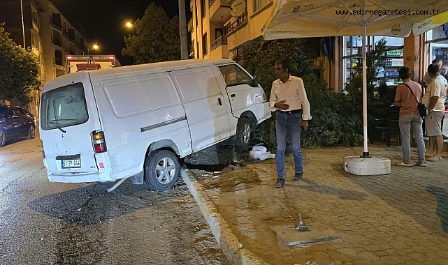 KONTROLDEN ÇIKAN ARAÇ KALDIRIMA ÇIKTI