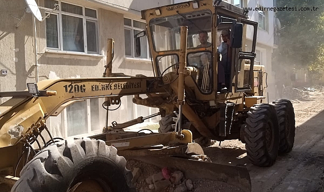 Manyas Caddesi Asfalta Hazırlanıyor