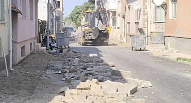 Manyas Caddesi'nde Kaldırım Mesaisi