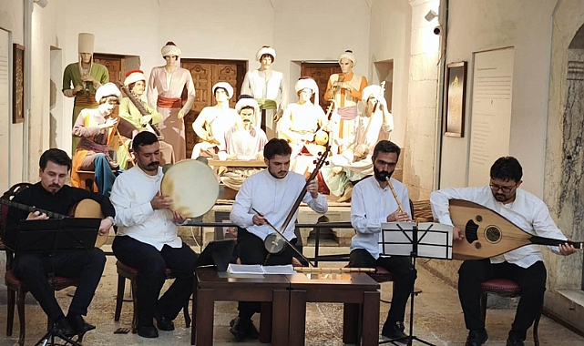 Ziyaretçilere müzik terapi konseri