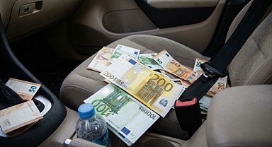 Araçta Bıraktığı Eurolar Çalındı