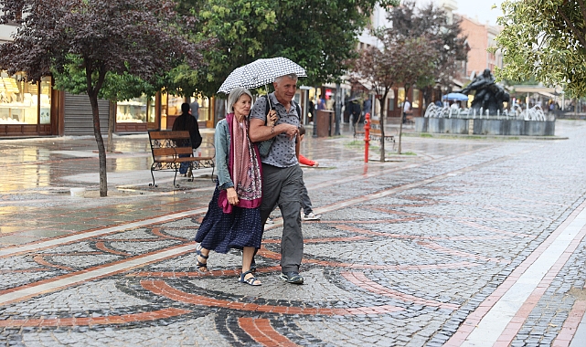 Edirne'de sağanak etkisini sürdürüyor.