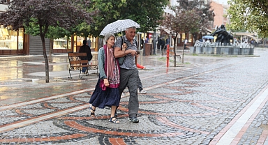 Edirne'de sağanak etkisini sürdürüyor.