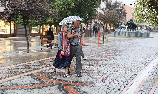 Edirne'de sağanak etkisini sürdürüyor.
