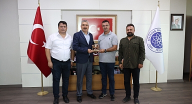 EDİRNE GAZETECİLER DERNEĞİ’NDEN REKTÖR ŞAHİN’E ANLAMLI ZİYARET