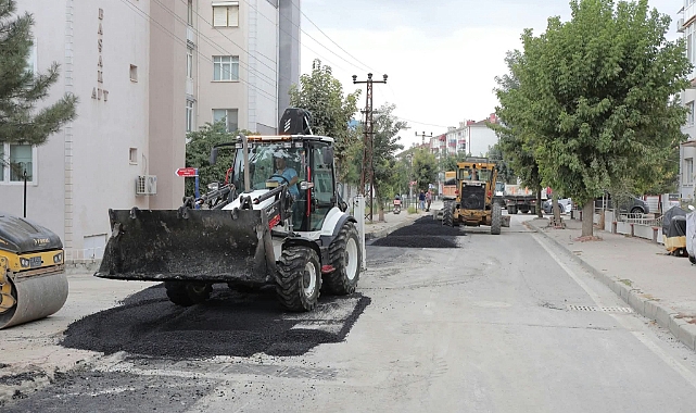 Güngör Mazlum Caddesi’nde asfalt çalışmaları sürüyor