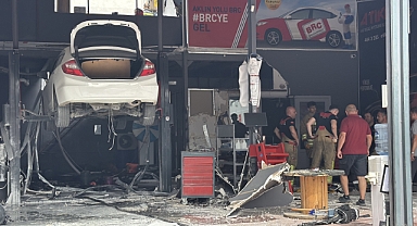 Otogaz Servisinde Feci Patlama: 2 Kişi Yaralandı!