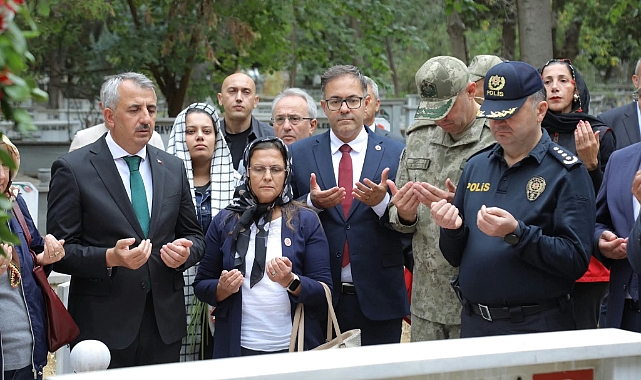 Şehitler Kabirleri Başında Anıldı