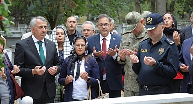 Şehitler Kabirleri Başında Anıldı