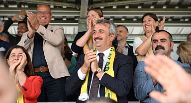 Taraftarlardan Sezer'e Sevgi Seli