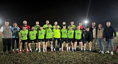 Yeni Karpuzluspor Sahaya İndi