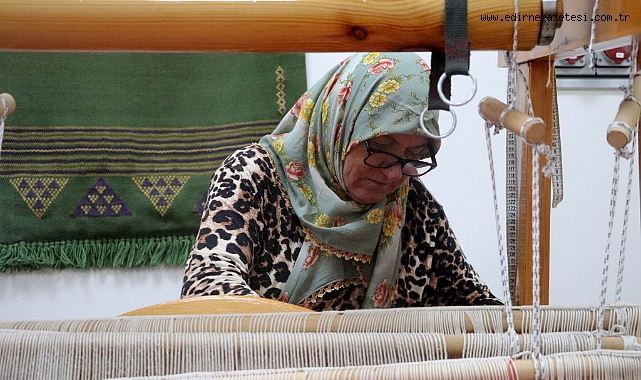 74 Yaşında Dokuma Tezgahında Hayat Buluyor