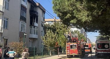 Apartman dairesinde çıkan yangın söndürüldü