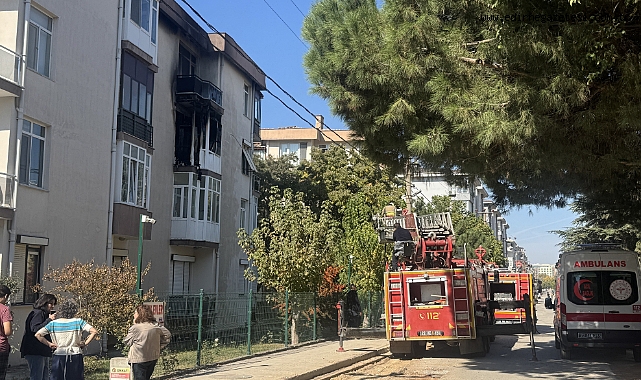 Apartman dairesinde çıkan yangın söndürüldü