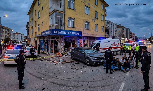 ARAÇTAN 8 YABANCI ÇIKTI
