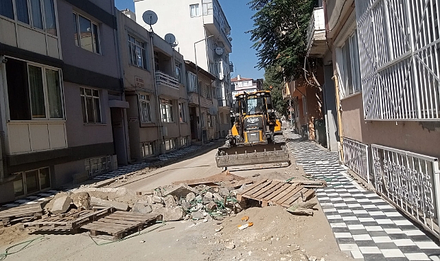 ARİFPAŞA CADDESİ'NDE YOL ÇALIŞMALARI DEVAM EDİYOR
