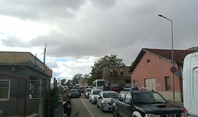 BALKAN PAZARI ÇEVRESİNDE TRAFİK YOĞUNLUĞU