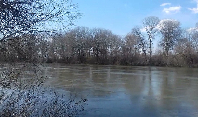  Edirne'de, Meriç Nehri'nde erkek cesedi bulundu.