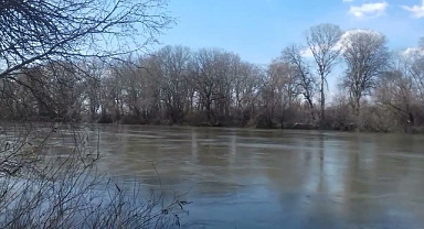  Edirne'de, Meriç Nehri'nde erkek cesedi bulundu.