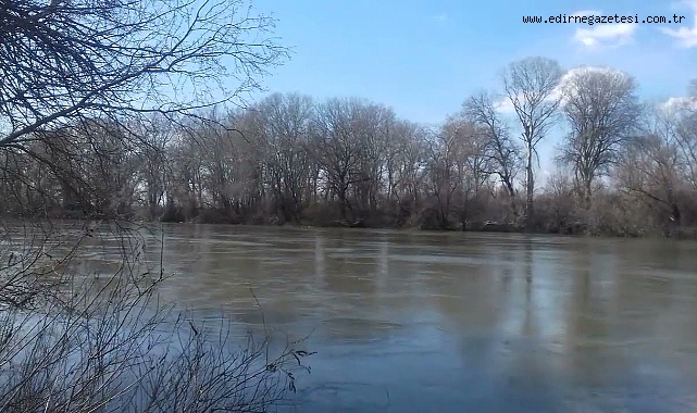  Edirne'de, Meriç Nehri'nde erkek cesedi bulundu.
