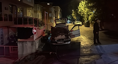 EDİRNE’DE PARK HALİNDEKİ OTOMOBİLDE YANGIN