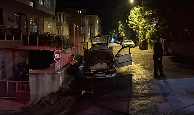 EDİRNE’DE PARK HALİNDEKİ OTOMOBİLDE YANGIN