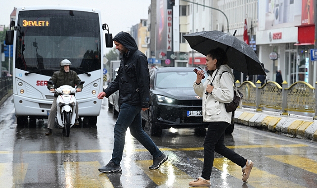 Edirne'de sağanak yaşamı olumsuz etkiliyor.