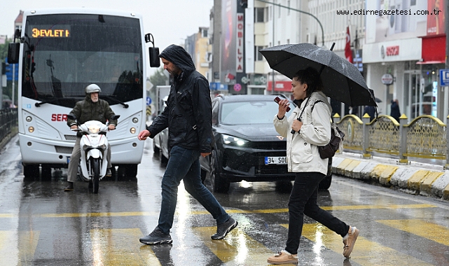 Edirne'de sağanak yaşamı olumsuz etkiliyor.