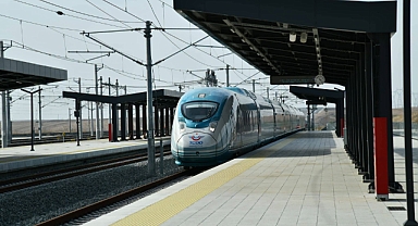 ERDOĞAN HIZLI TRENİ KULLANDI