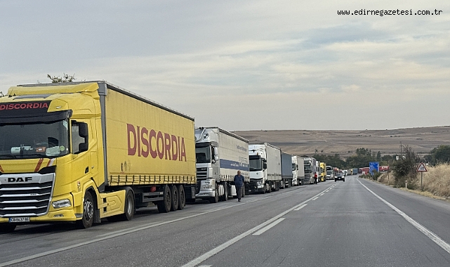 HAMZABEYLİ’DE 30 KİLOMETRELİK TIR KUYRUĞU