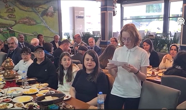 Huzurevi sakinleri ile öğrenciler bir araya geldi