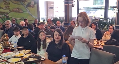 Huzurevi sakinleri ile öğrenciler bir araya geldi