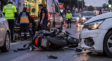 KAZA YAPTI, MOTOSİKLETİNE BİR ARAÇ DAHA ÇARPTI!