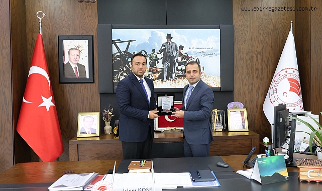 Köse’den Toğantimur'a plaket