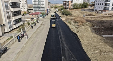 KURTULUŞ MAHALLESİ’NDE ASFALT ÇALIŞMALARI SÜRÜYOR
