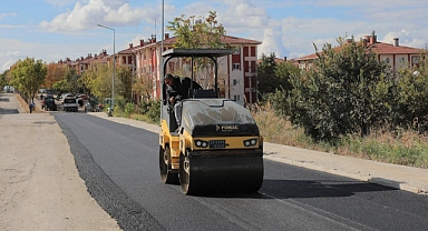KURTULUŞ MAHALLESİ’NDE ASFALT ÇALIŞMALARI SÜRÜYOR
