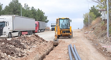 KURTULUŞ MAHALLESİ’NDE İÇME SUYU ALTYAPI ÇALIŞMALARI SÜRÜYOR