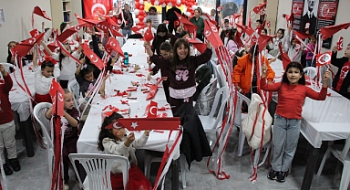 Minikler Cumhuriyet İçin Uçurtma Yaptı