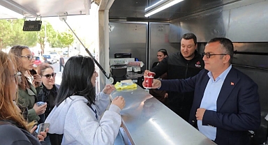 ÖĞRENCİLERE DÜNYA KAHVE GÜNÜ İKRAMI
