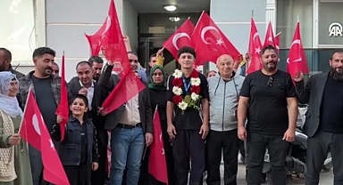 Şampiyon Güreşçiye Coşkulu Karşılama