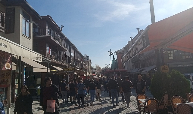SARAÇLAR CADDESİ’NDE HAFTA SONU YOĞUNLUĞU