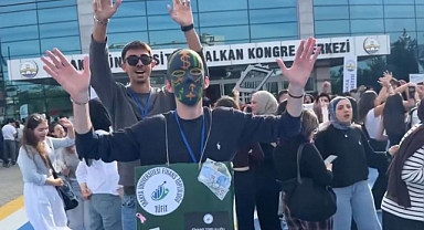 TOPLULUKLAR BULUŞTU, KAMPÜS RENKLENDİ