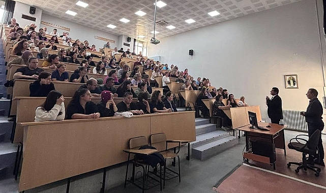 TRAKYA ÜNİVERSİTESİNDE SAĞLIK ÇALIŞANLARINA İLETİŞİM EĞİTİMİ