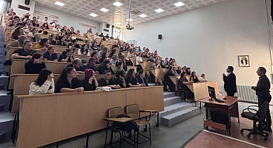 TRAKYA ÜNİVERSİTESİNDE SAĞLIK ÇALIŞANLARINA İLETİŞİM EĞİTİMİ