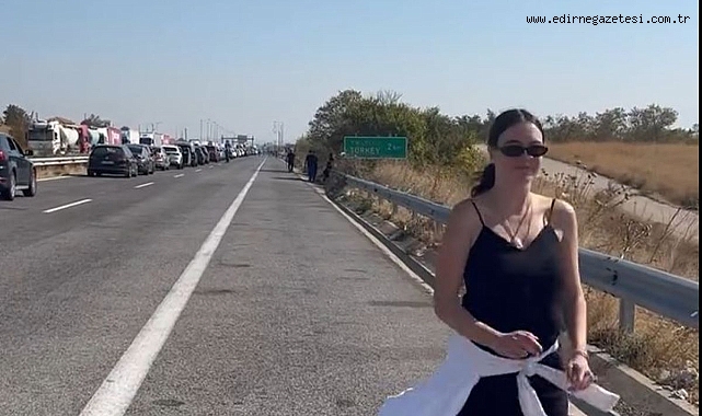 Ünlü Oyuncu'dan sınırda danslı bekleyiş